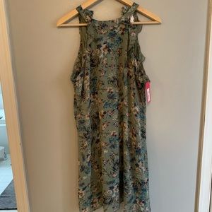 NWT - never worn, floral drop shoulder dress